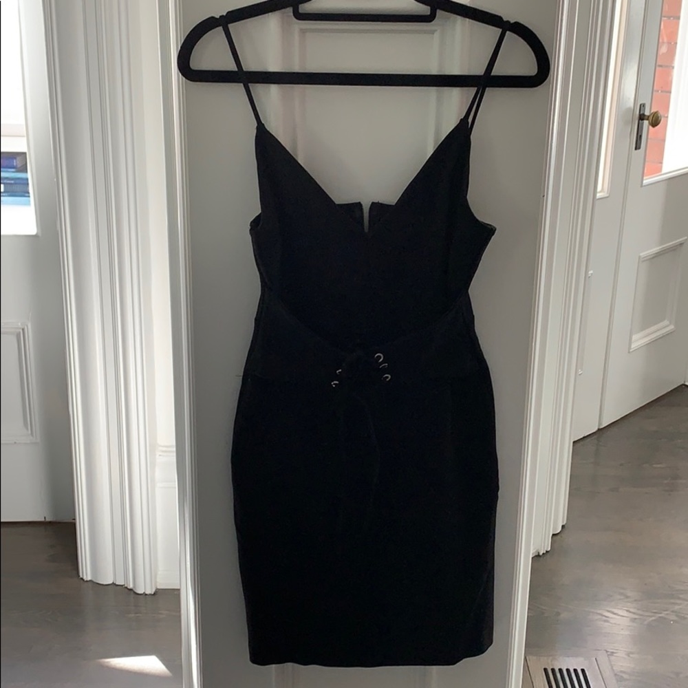 4Siznnai little black dress small